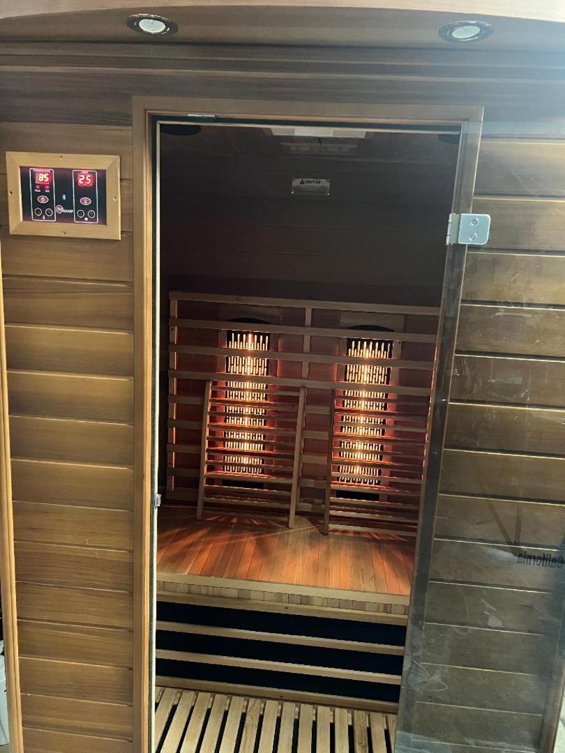Smart Entire Loft, 3 Bedroom 2 Bath, With 3 Tv كولومبيا المظهر الخارجي الصورة